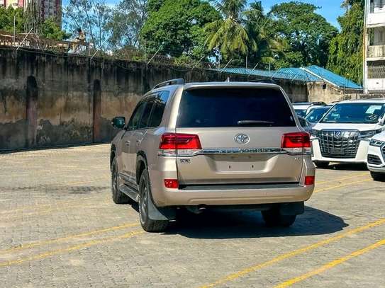 Toyota land Cruiser ZX V8 Gold 2019 image 13