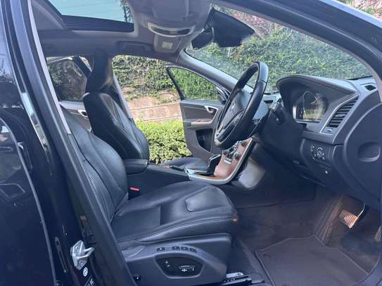 Volvo Xc60 black color 2017 model image 2