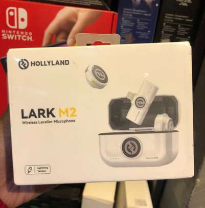 Hollyland LARK M2 Wireless Lavalier Mic Lightning image 3