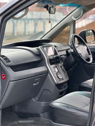Toyota Noah KCP image 3