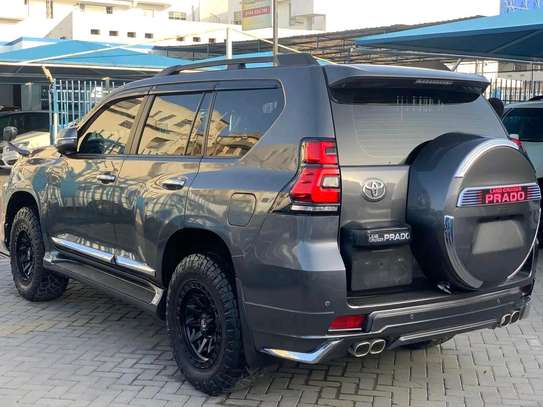 Toyota land Cruiser Prado VX-L Grey 2018 image 7