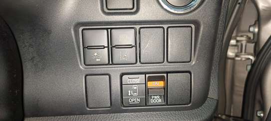 Toyota Noah gold 2018 image 9