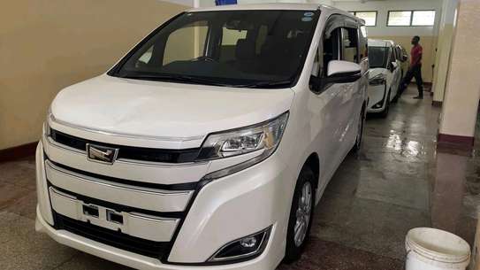 TOYOTA NOAH NORMAL 8 SEATER image 2