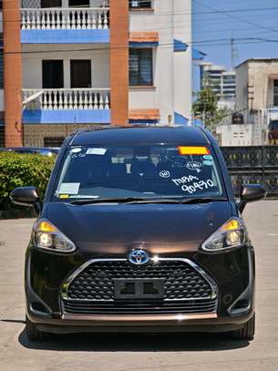 Toyota Sienta hybrid 7seater 2019 image 3