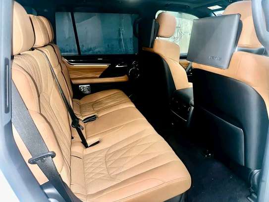Lexus lx570 image 5