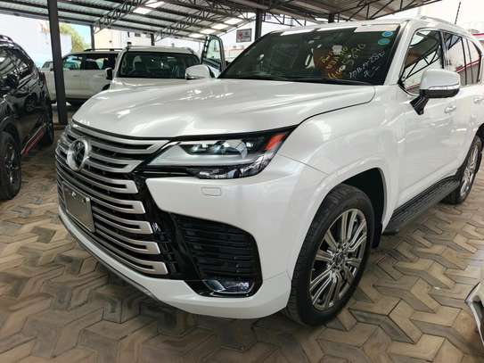Lexus lx600 VvIp image 12