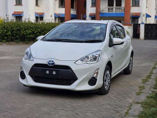 Toyota Aqua White 2018 hybrid image 2