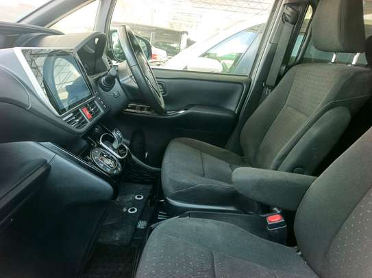 Toyota Noah hybrid grey image 6