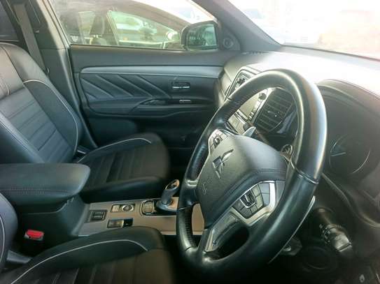 Mitsubishi outlander hybrid sunroof image 9