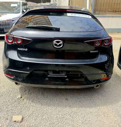 Madza 3 hatchback image 3