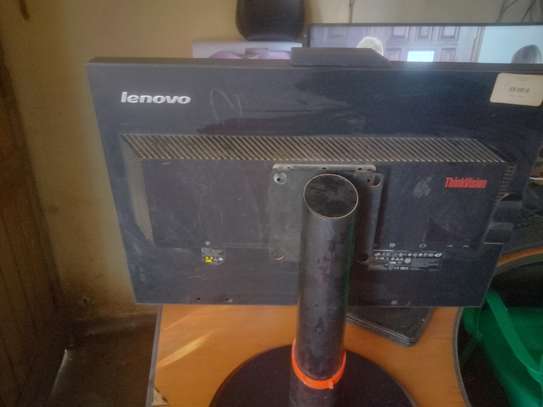Lenovo 24 inch monitor image 4