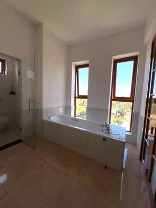 3 Bed Apartment with En Suite in Kilimani image 3