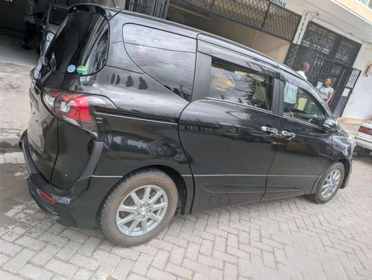 toyota sienta non hybrid image 6