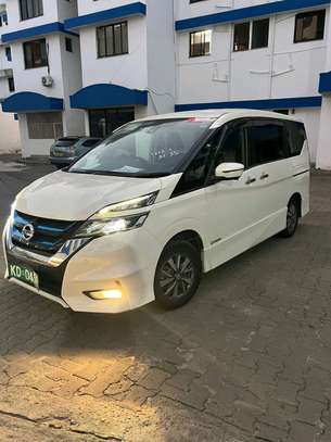 Nissan Serena epower white 2019 image 3
