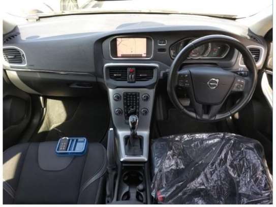 2019 VOLVO V40 T3 TACK EDITION image 4