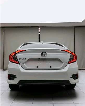 Honda Civic 2020 Sedan White Efficient Performance image 6