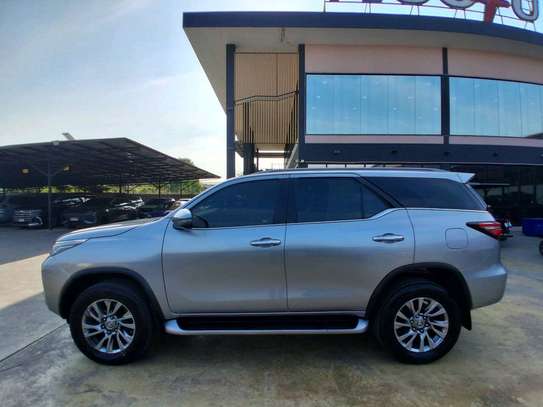Toyota fortuner silver colour image 8