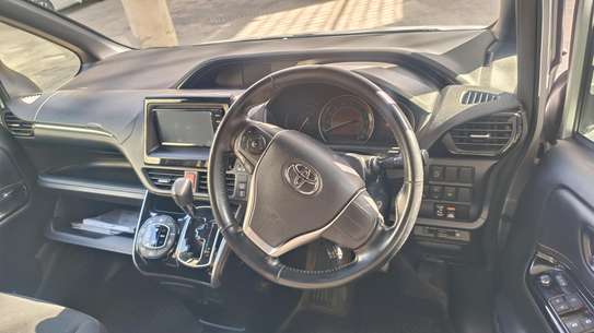 Toyota Esquire Silver 2019 2WD image 18