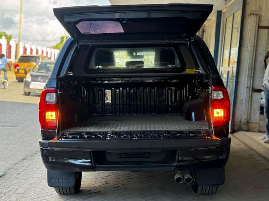 Toyota hilux image 10