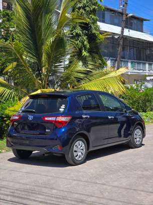 Toyota vitz hybrid image 8