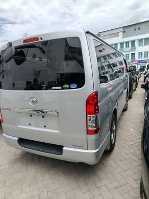 Toyota Hiace 7l Auto Diesel 2019 image 11