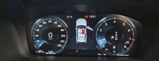 Volvo XC60 B5 AWD  grey 2019 image 3