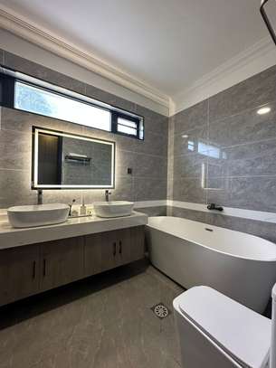 4 Bed Apartment with En Suite in Lavington image 2