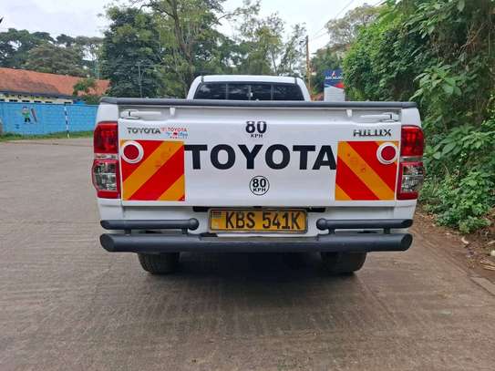 TOYOTA HILUX SINGLE CAB LOCALLY ASSEMBLED 4WD OPTIONAL 2013 image 4