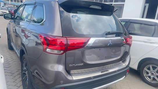 Mitsubish outlander  2019model Sunroof image 9