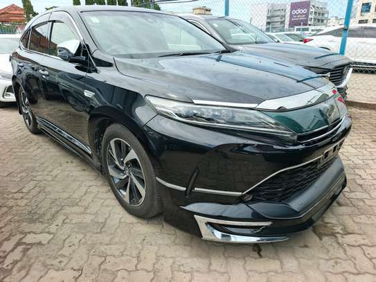 Toyota Harrier Turbo image 3