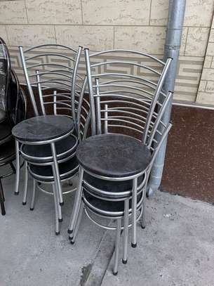 Classic modern 4 seater round dining set image 11
