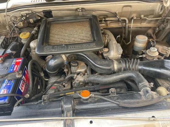 Isuzu Trooper Local Assembled 1997 Gold image 4