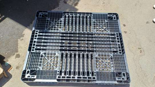 Plastic pallets black plastic pallets image 2