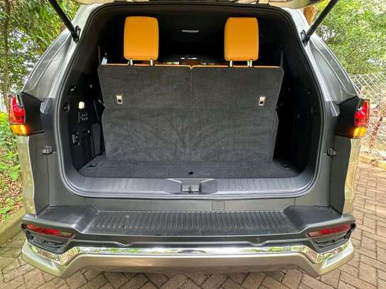 2022 Lexus LX600 image 10