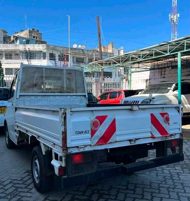 TOYOTA TOWN ACE TRUCK 2016MODEL image 2