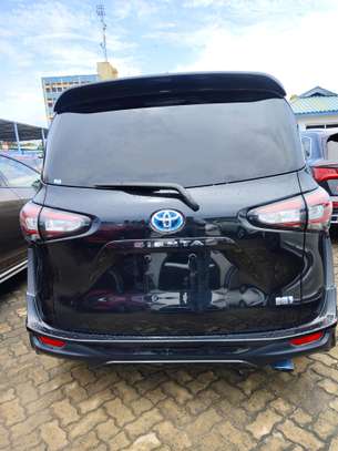 Toyota Sienta Hybrid Black 2018 2wd image 11