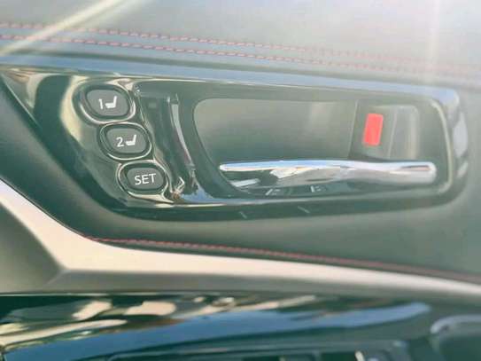 TOYOTA HARRIER SUNROOF 2019MODEL TURBO CHARGED image 4