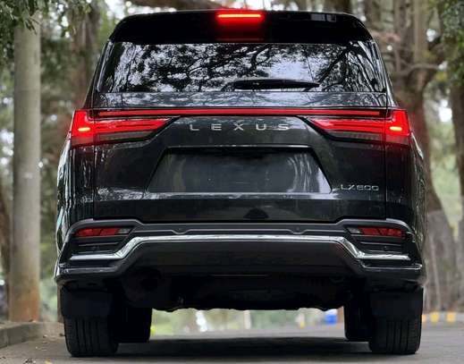 2023 Lexus LX600 image 10