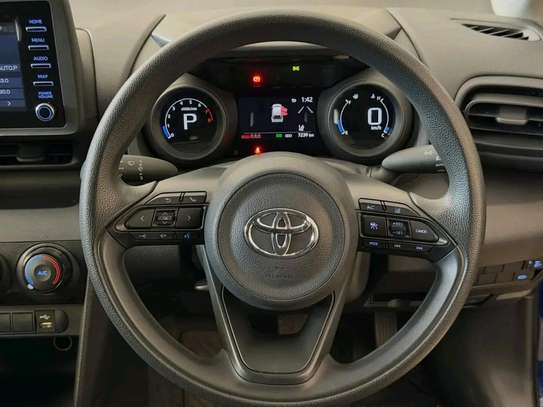 Toyota yaris  cross image 5