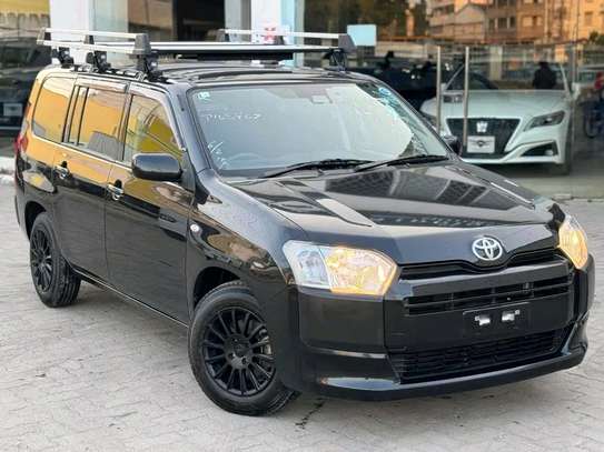 Toyota succeed black image 10