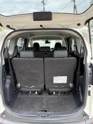 Toyota sienta modelista image 3