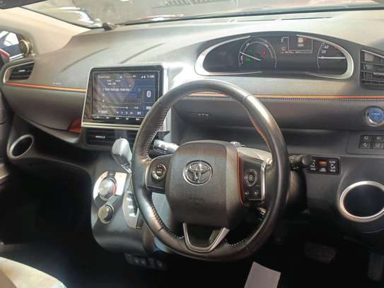 Toyota Sienta hybrid Redwine 2019 image 6