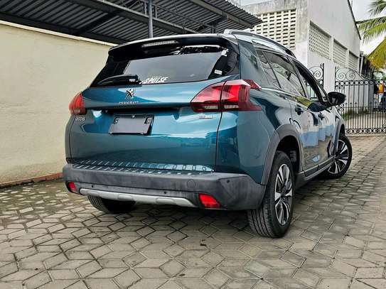 Peugeot 2008 2018 green image 10