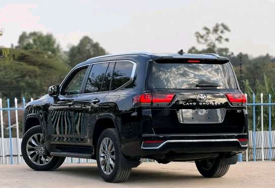 2023 Toyota LandCruiser ZX 300 diesel image 2