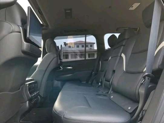 LANDCRUISER PRADO LC300 GR SPORT 2023MODEL image 9