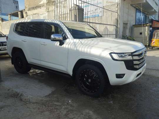 Toyota Land cruiser VX White 2021 image 4