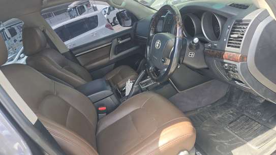 TOYOTA LANDCRUISER V8 ZX 2019MODEL PETROL image 5
