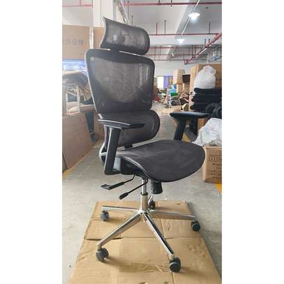 Office chair: Black Swivel Orthopedic office chair image 3