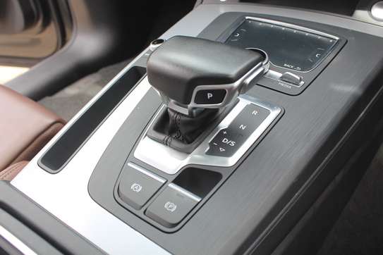 Audi Q5 2.0 TDI Quattro Sunroof Leather 2019 110,000 Kms image 6