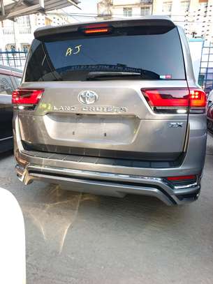 Toyota landcruiser zx 2022 image 5
